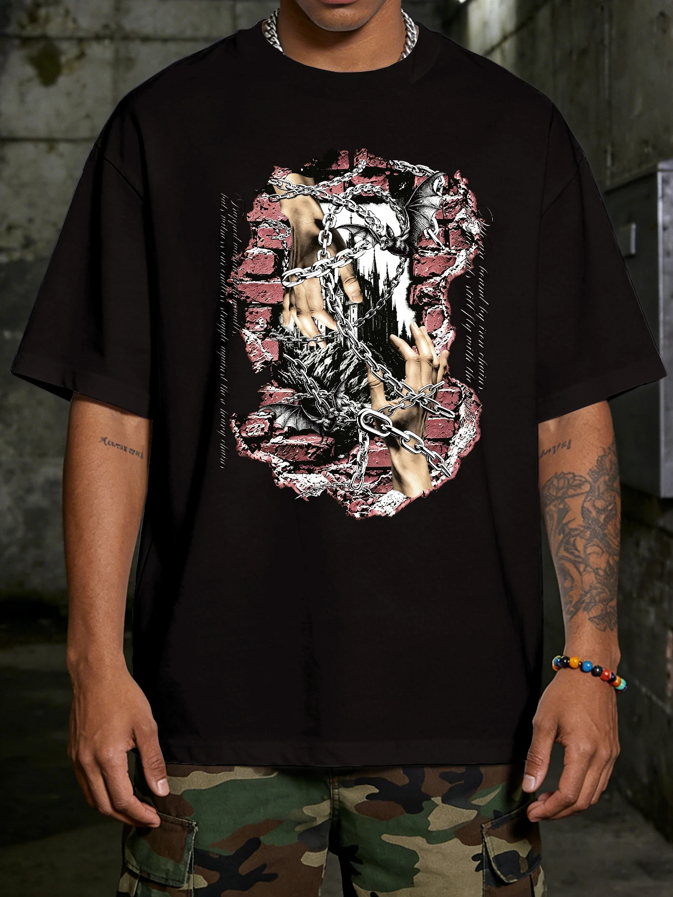 Men Gothic Chain Bat Brick Wall Front Print Oversized T‑Shirt Polyester Loose Streetwear Short Sleeve Tee S‑2XL