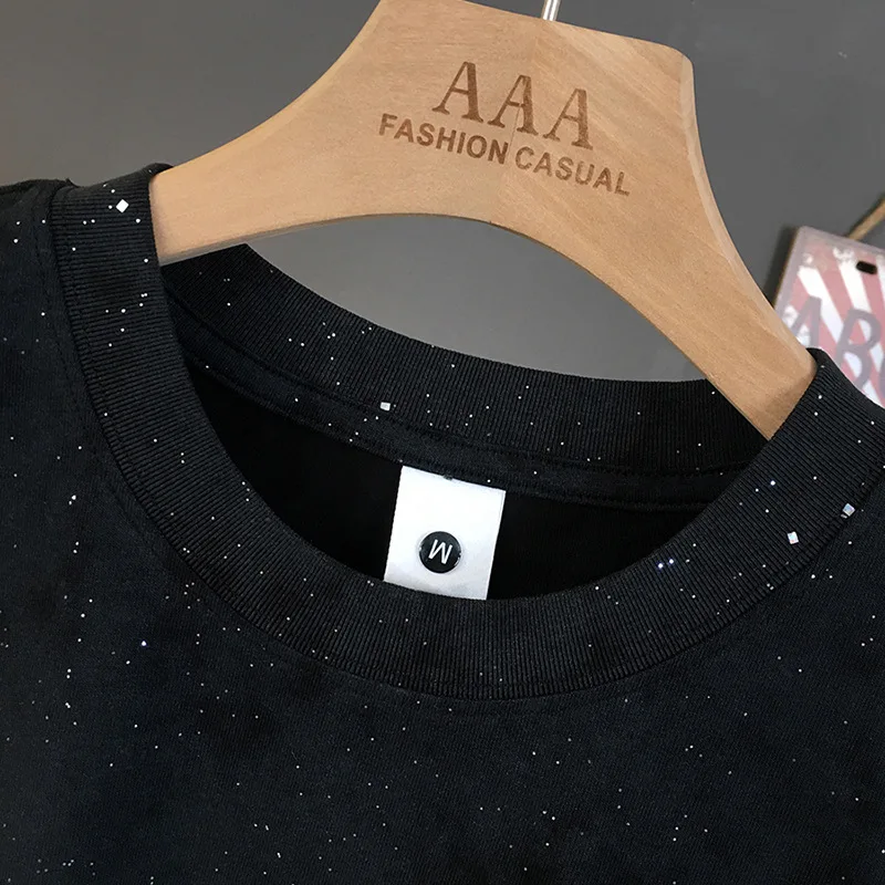 Retro luxury short sleeved T-shirt men's fashion brand personalized design 2025 new round neck half sleeved trendy clothing