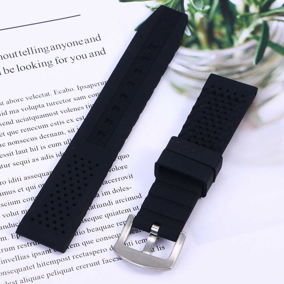 

Watch Strap Waterproof Durable Silicone Watch Band Breathable Watch Wristband for Replacement 16mm (Black)
