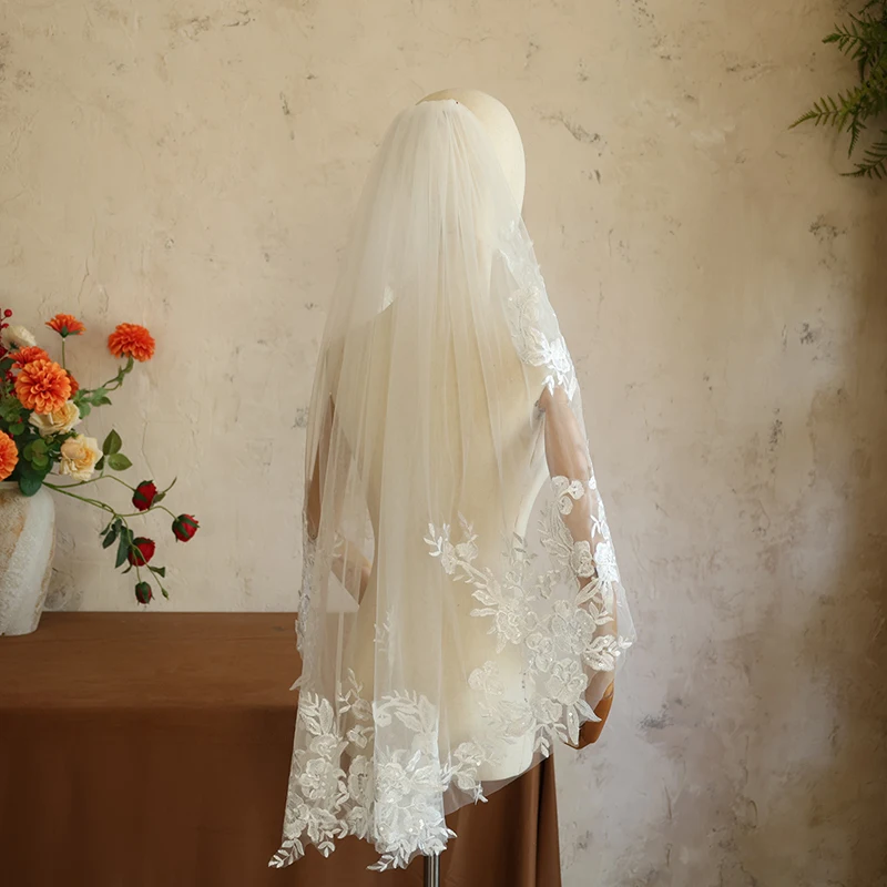 Elegant Sequin Lace Applique Bridal Veil One Tier Fingertip Length Marriage Veil Wedding Accessories image 2