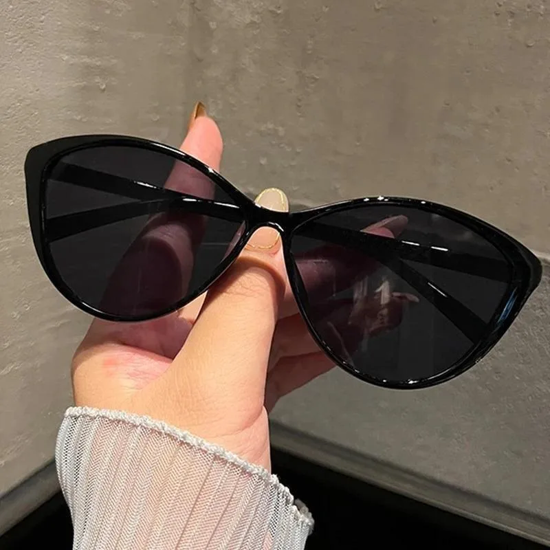 1Pc Retro Frame Cat Eye Sunglasses Women Trendy Vintage Eyewear Punk One Piece Shades Streetwear view 3