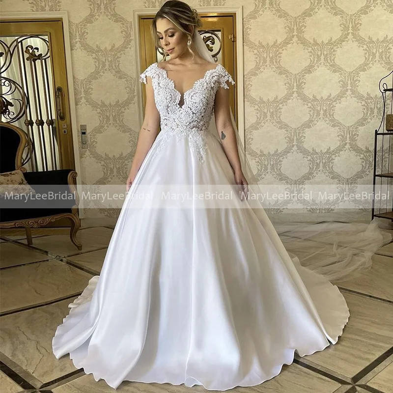 

2023 Women Vintage Wedding Dresses with Cap Sleeves V-neck Exquisite Appliques Princess Satin Bridal Gowns vestido de casamento