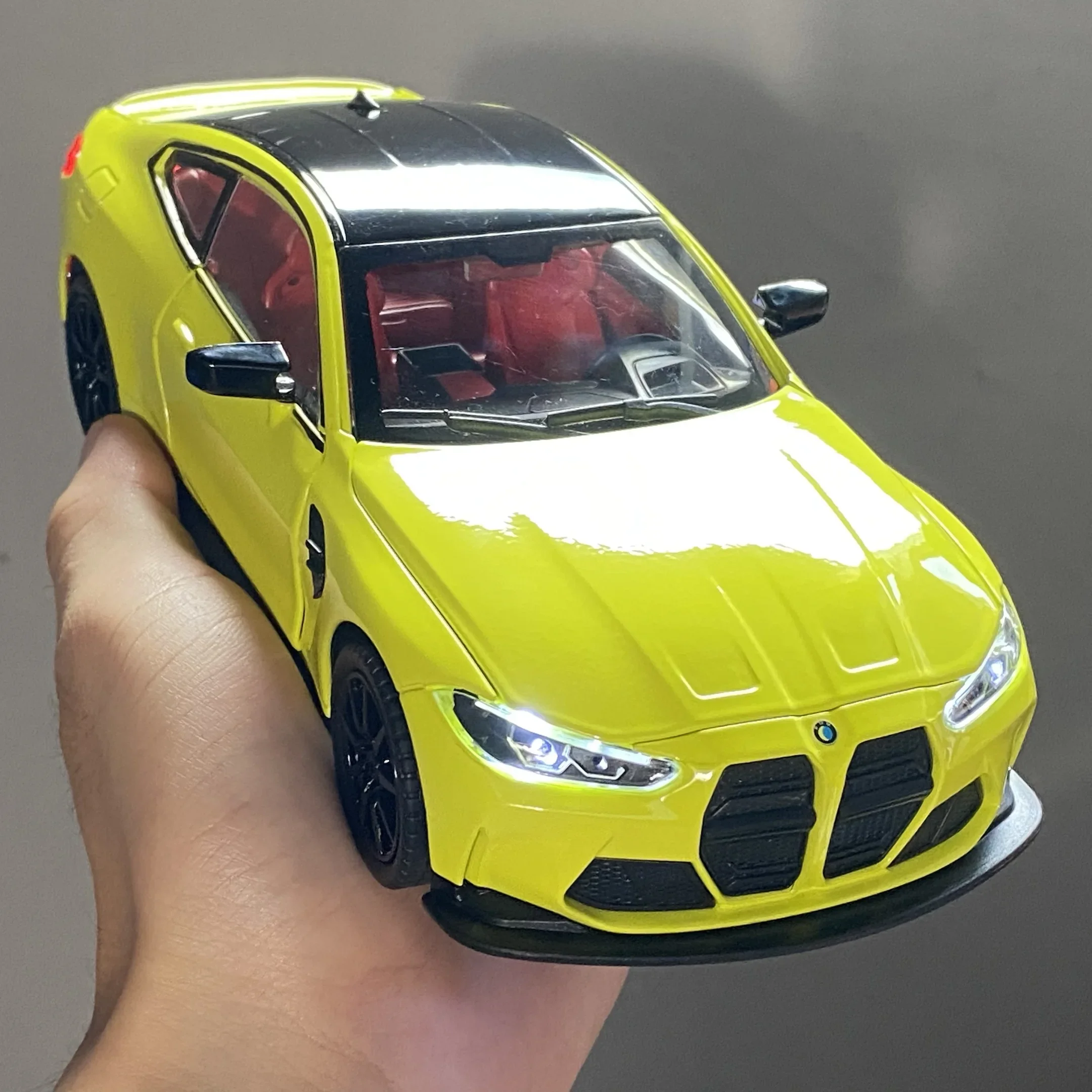 

1:24 BMW M4 High Performance Sports Coupe Alloy Diecast Model Car Classic Desktop High Simulation Decoration Collectible Present