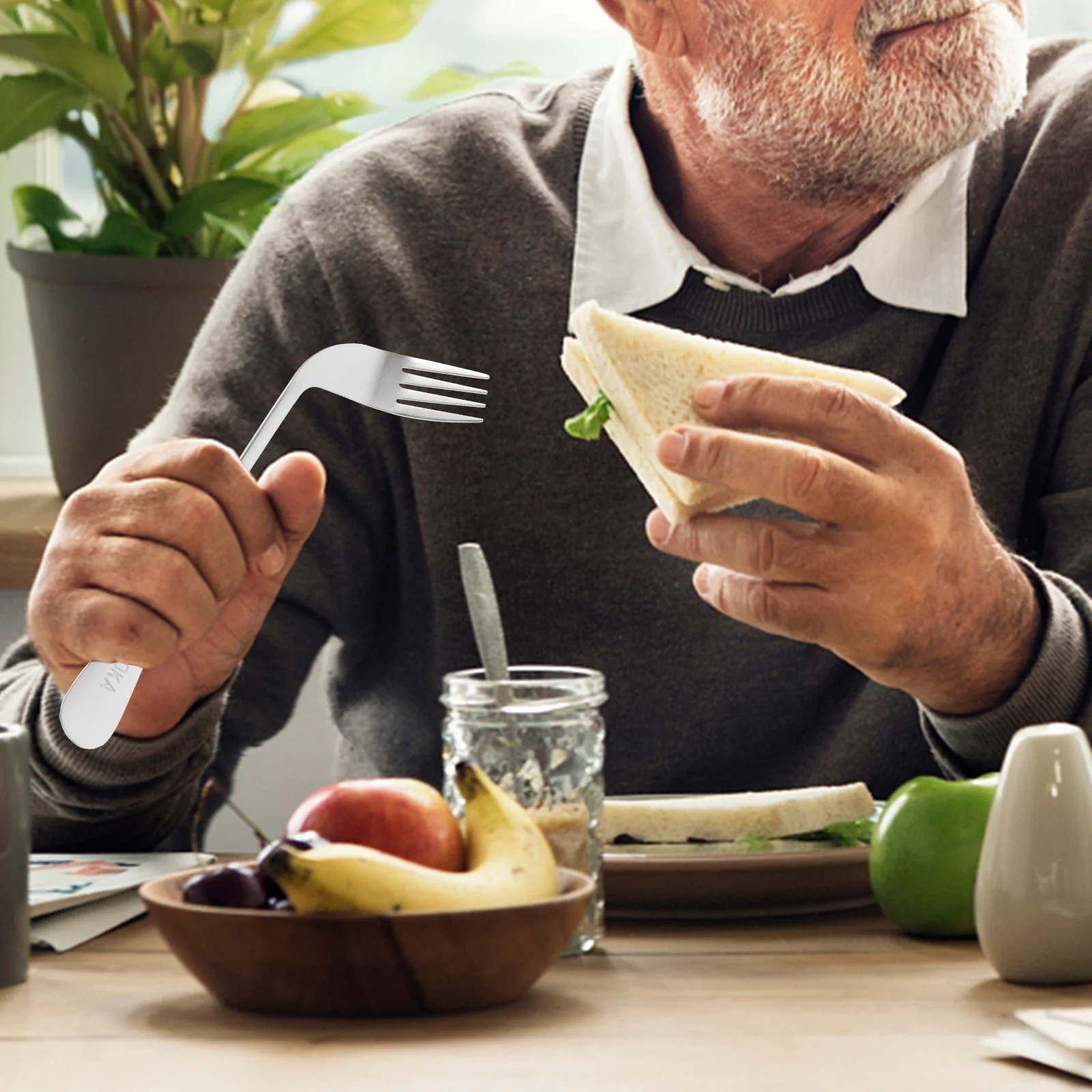 

Angled Fork For Elderly Stainless Steel Lightweight Feeding Utensil Anti-Shake Curved Fork Tableware For Patients Disabled