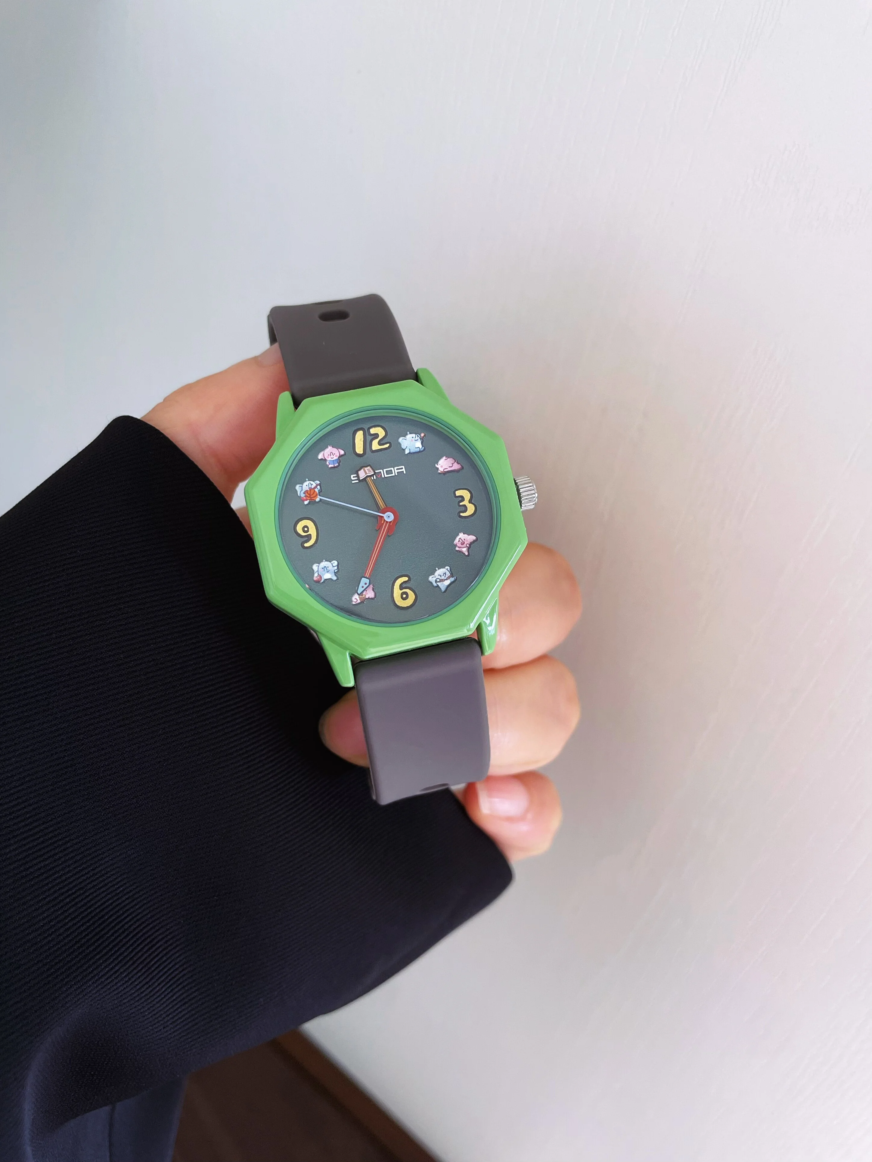 Simple Personality Girls Watch Cute Image Digital Quartz Watch Student Class Clock Delicate Women's Watch