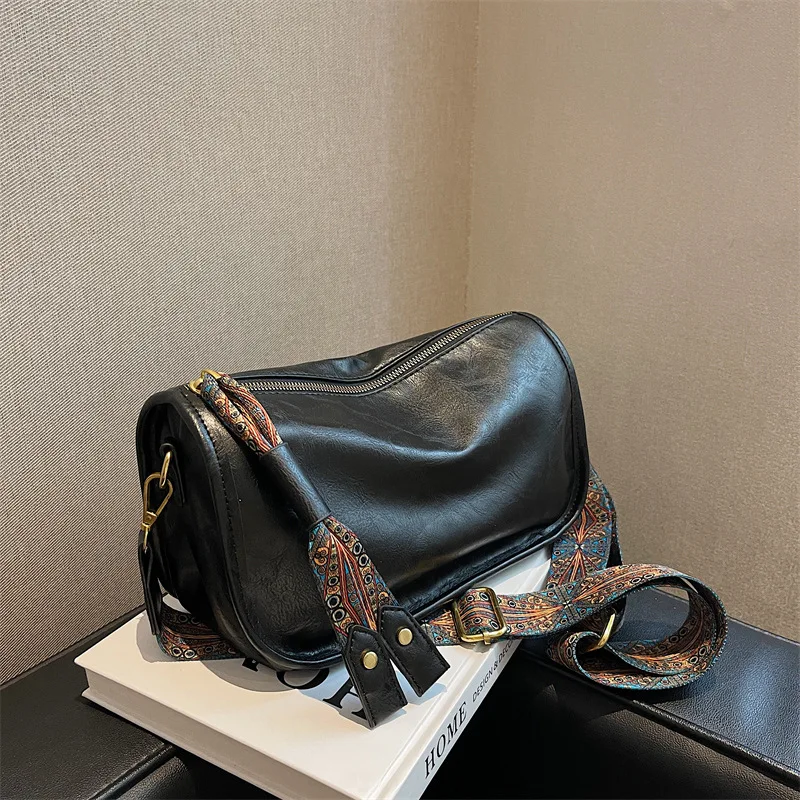 Explosive Shoulder Bag Dumpling Women\'s Popular Bag Female New Fashion Broadband Pillow Bag