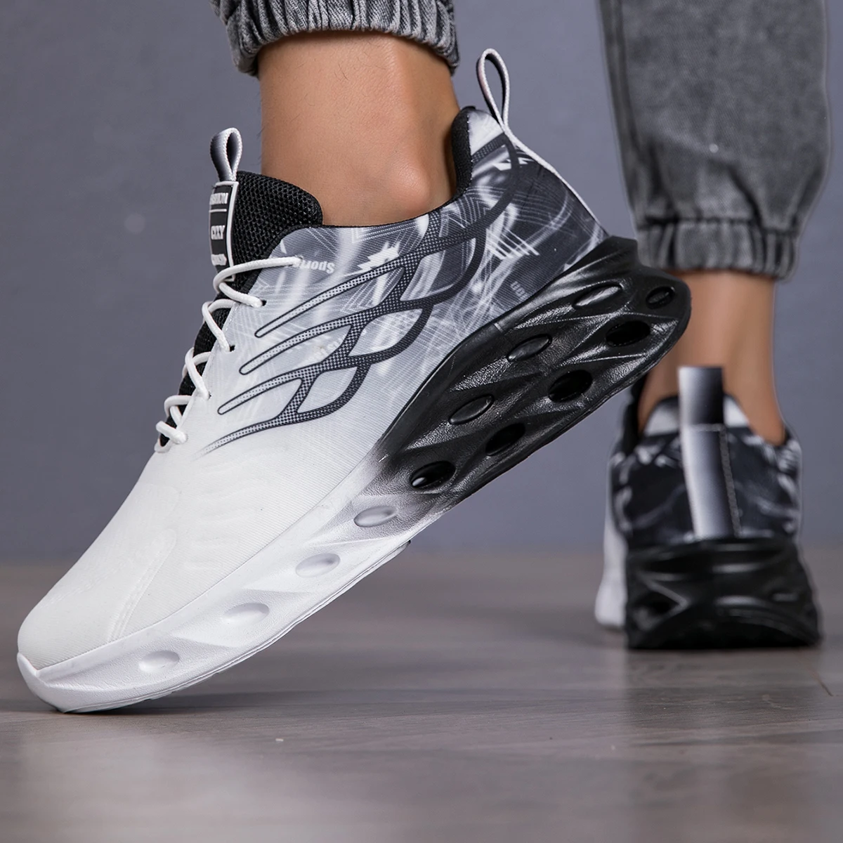 

MAEDEF Mens Training Shoes Breathable Lightweight Non Slip Athletic Walking Shoes Comfortable Casual Sneakers for Outdoor Sports