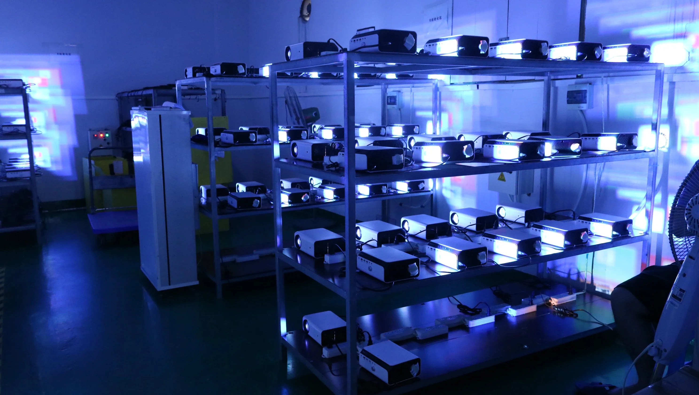 Fabricantes de projetores Full HD Smart LED com foco automático de 320 ANSI para cinema em casa, fabricantes de projetores OEM.