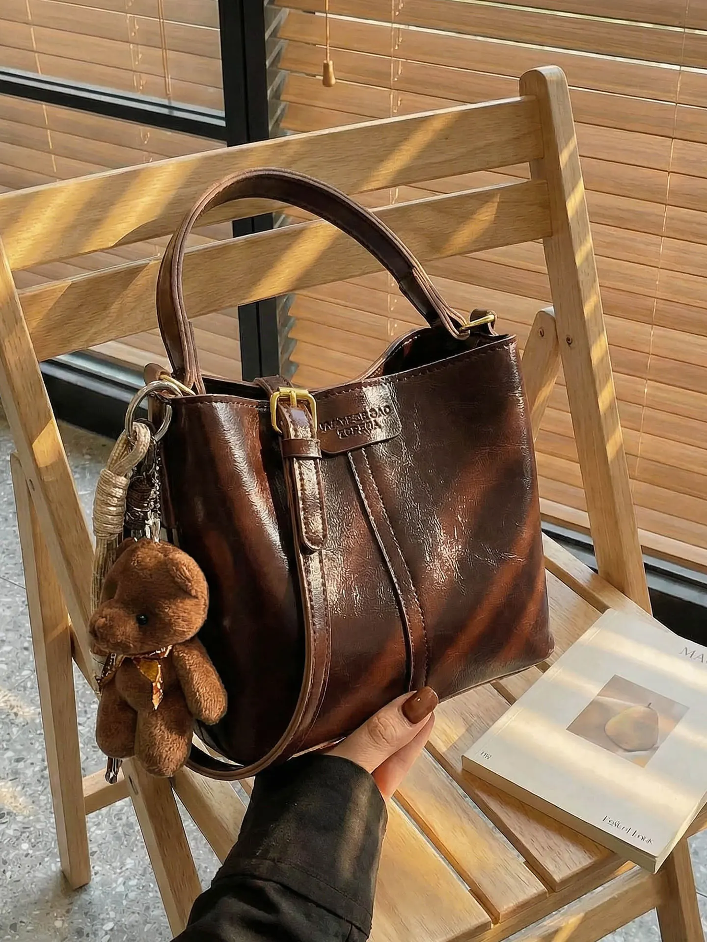 

Ретро-сумка-ведро из вощеной кожи, женская сумка через плечо, мягкая, с магнитной застежкой, повседневная, осенне-зимняя новинка 2025 года