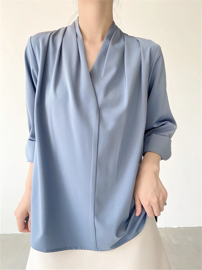 Женская атласная плиссированная винтажная элегантная блузка, корейская мода, деловые повседневные рубашки, офисные женские однотонные блузки с v-образным вырезом и длинным рукавом