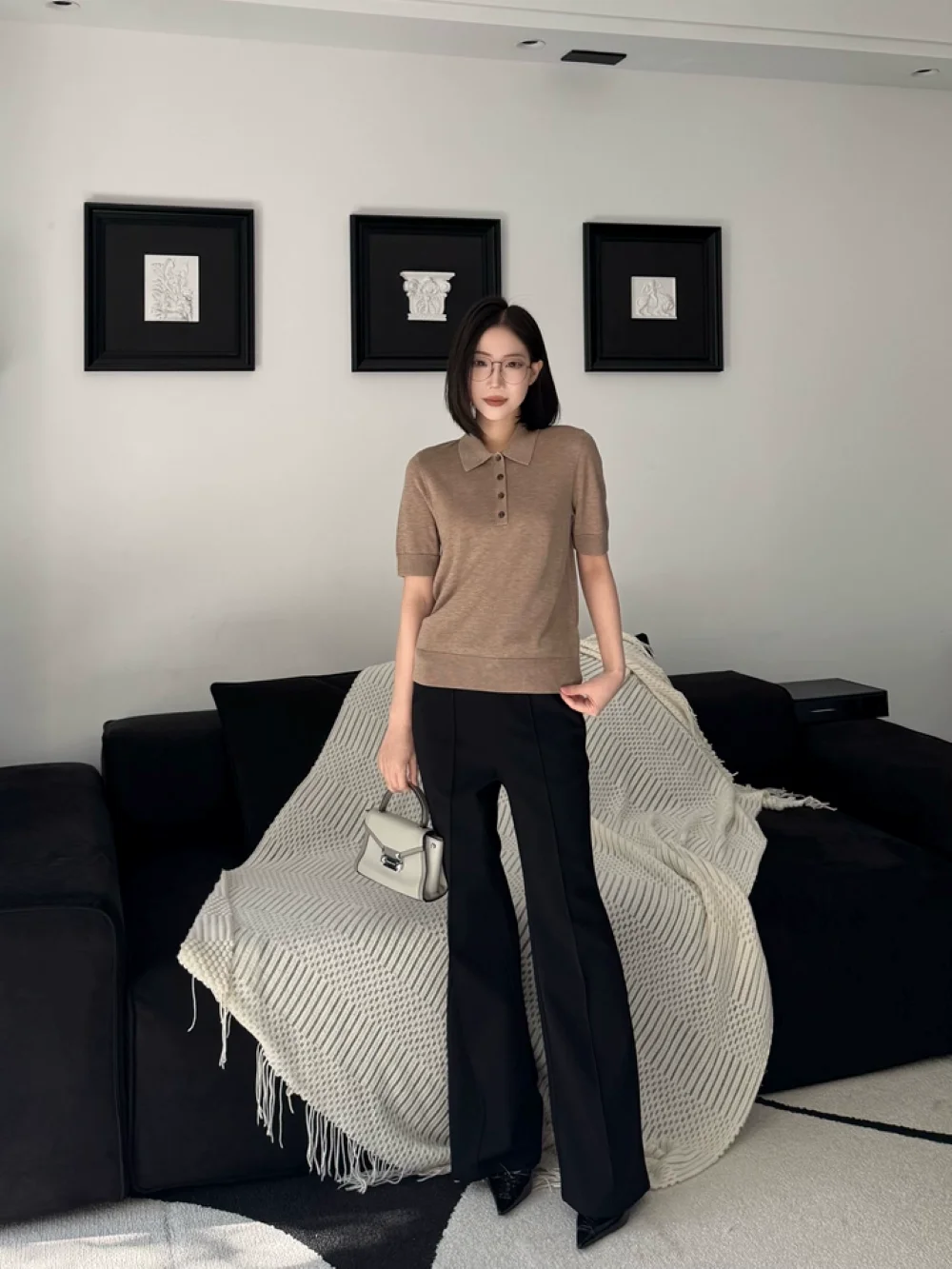 

Элегантный костюм 2026 YAZHIMEI: новая весенняя коллекция женских повседневных бежевых вязаных поло-рубашек – топ в простом стиле