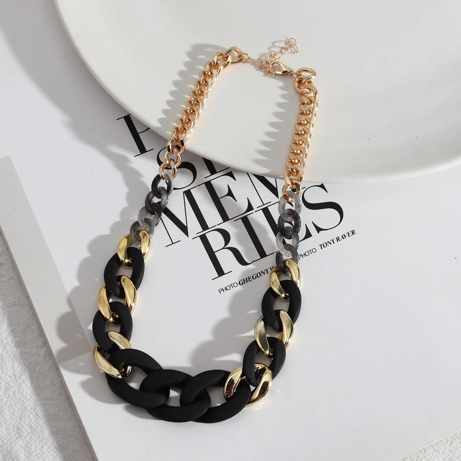Gold Metal and Enamel Acrylic Chunky Link Short Chain Necklace for Women Fashion Tortoise Leopard Resin Chokers Jewelry