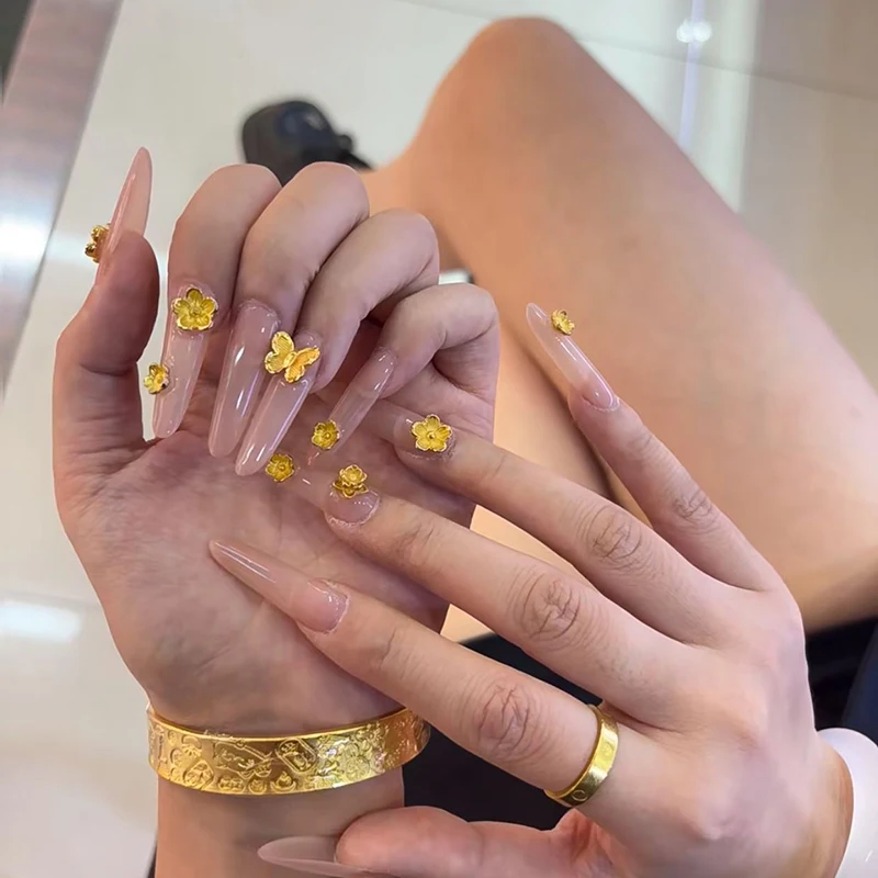 50ชิ้น3D ศิลปะการตกแต่งเล็บอัลลอยรูปดอกไม้สีทองเครื่องประดับเล็บทองชิ้นส่วนโลหะสำหรับตกแต่งเล็บ
