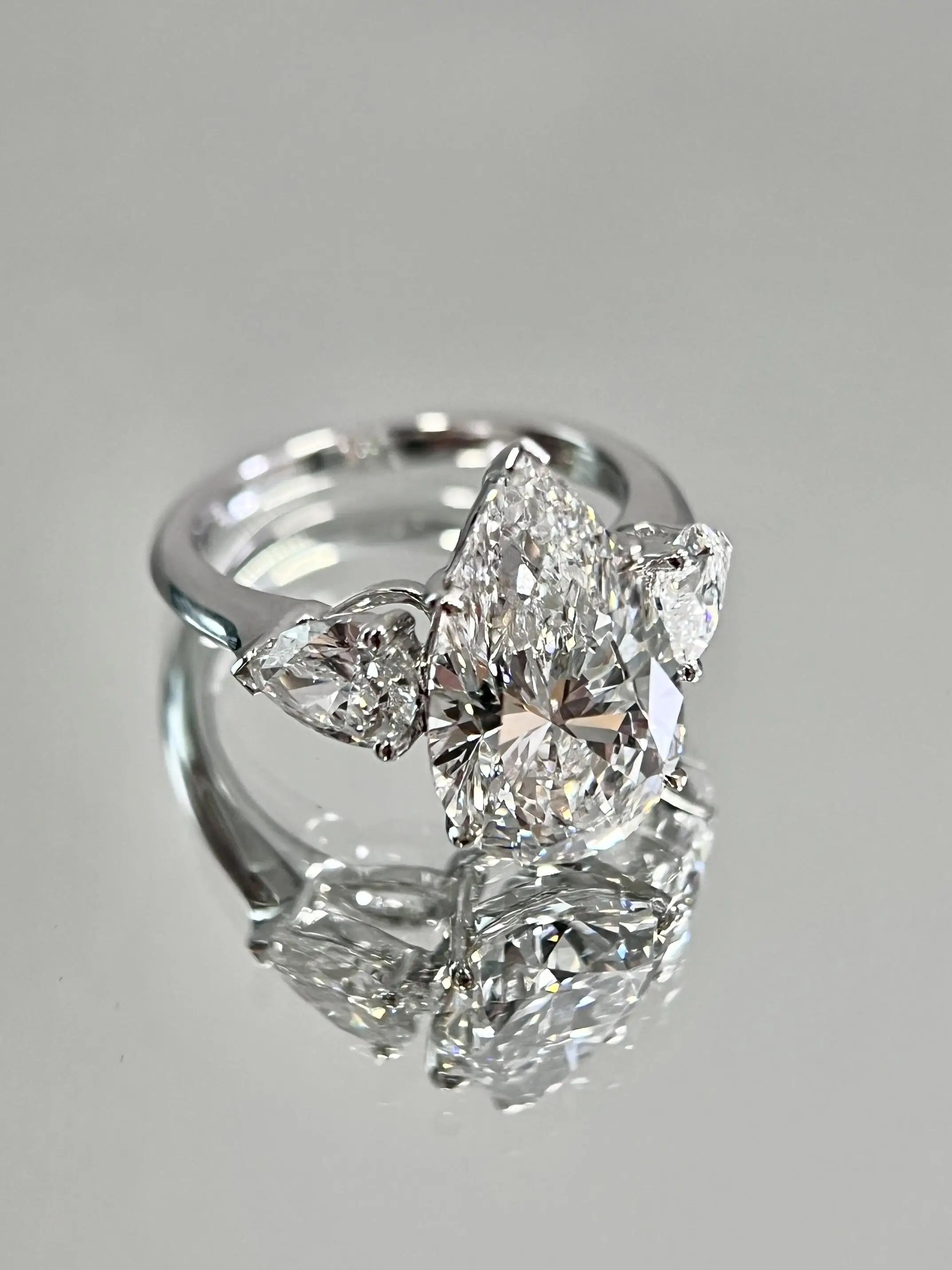 PT950 Platinum Lab-Grown Diamond Waterdrop Three-Stone 6ct E VVS2 Engagement Ring 14K Gold Wedding Ring High-End Custom Jewelry