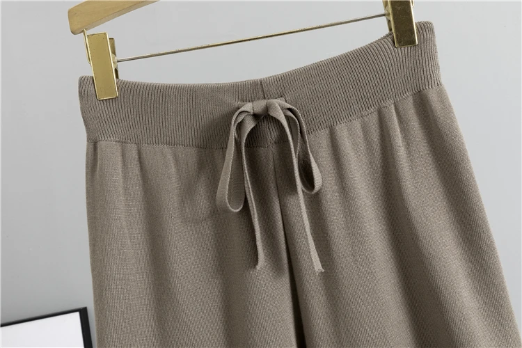 Neues Herbst/Winter Elegantes Rollkragen-Cape-Top mit Weiten Hosen Locker Sitzendes Set Modisches Strick-Zweiteiler für Damen – Detail 15