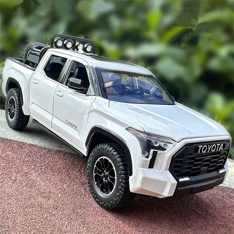 1/24 Tundra Pickup Alloy Car Model Diecast & Toy Metal Off-Road Vehicles Car Model Sound and Light Collection Toy Gift