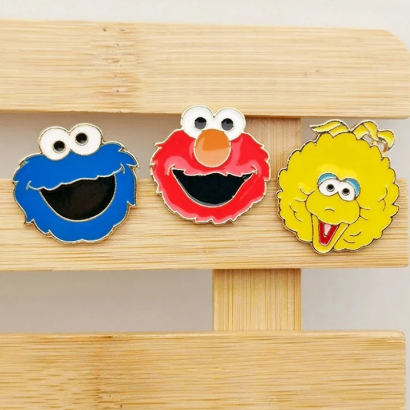 New Hasbro Sesame Street ELMO BIG BIRD COOKIE MONSTER Cute Cartoon Metal Badge Gift Creative Anime Movie Character Kawaii Brooch