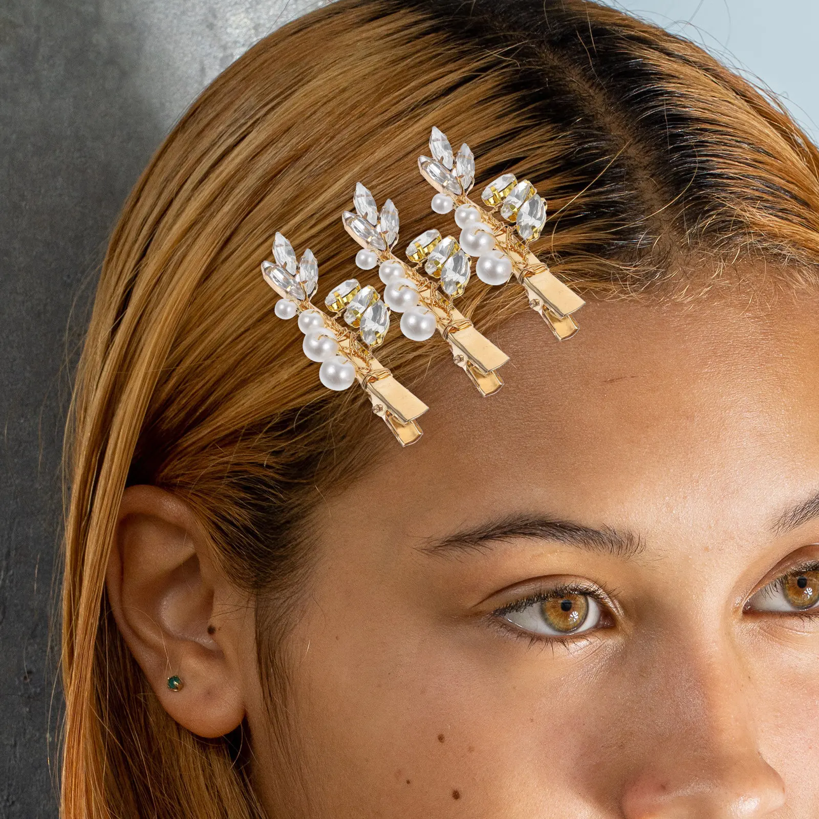 

4Pcs Small Alligator Hair Clips Pearl Decorated Hairpins for Women Hair Styling Sectioning Makeup Washing Face Prom