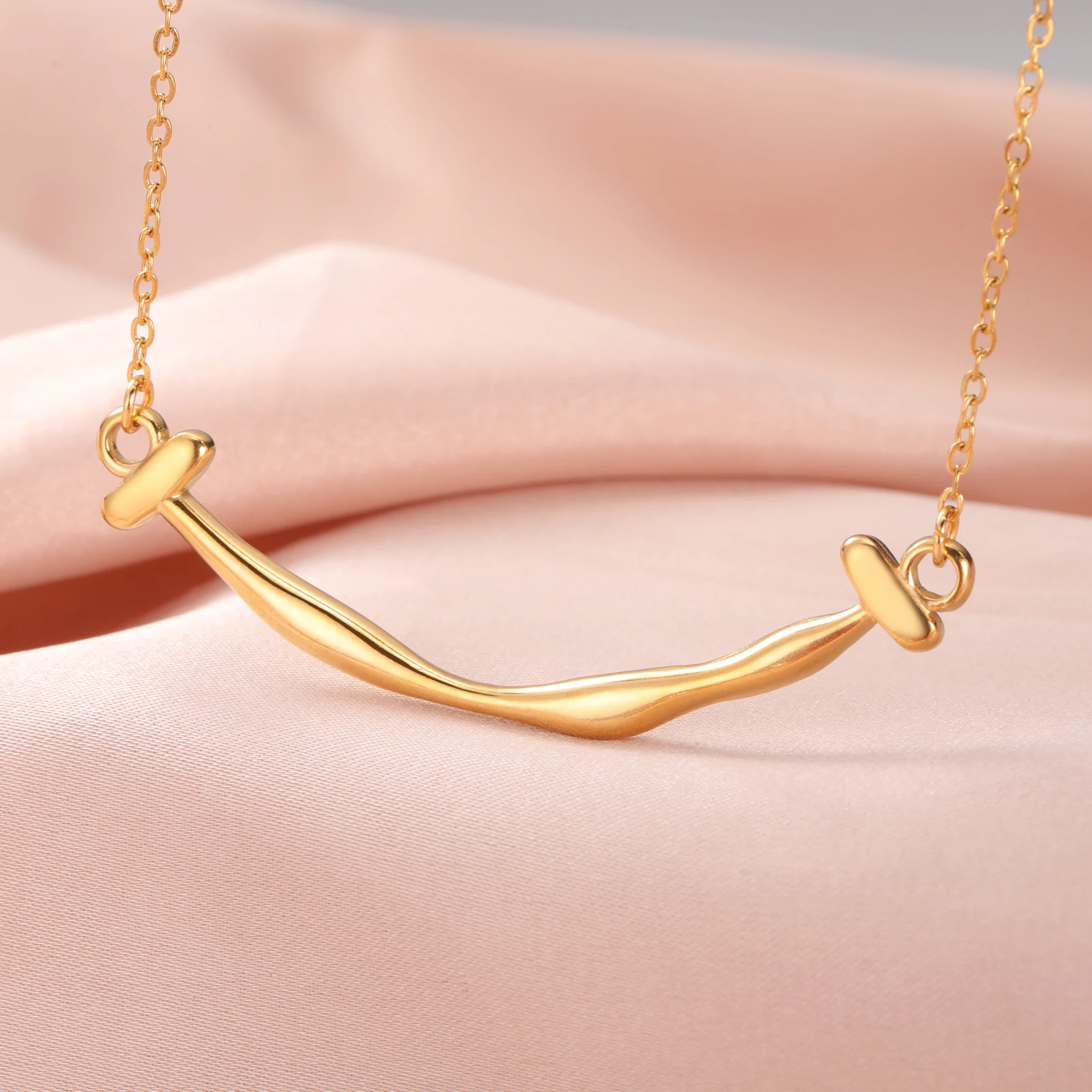 Lächelnde Anhänger Halskette Großhandel Edelstahl Gold Farbe elegante modische Kette Halsketten für Frauen Mädchen trend igen Schmuck – Detail 7