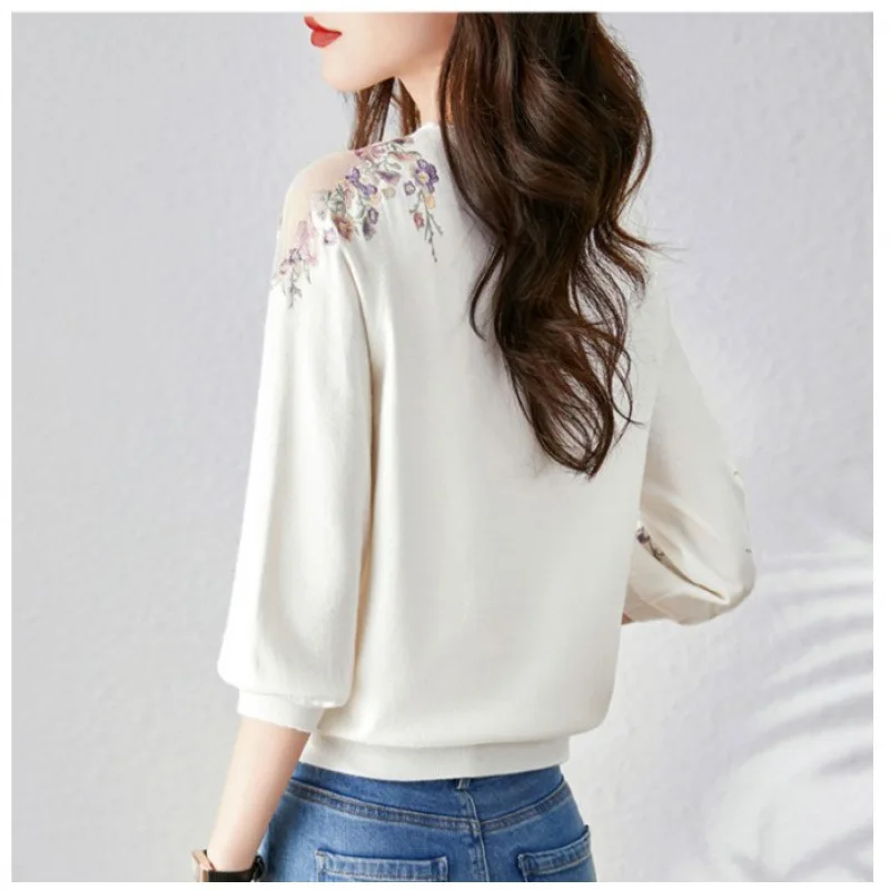 Women's Hollow Knitted Sweater with Sweet and Fresh Flowers Slimming Round Neck Pullover Top