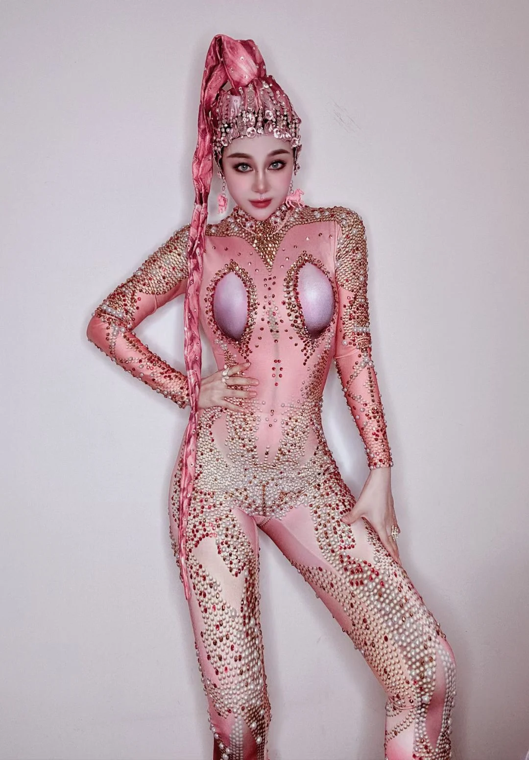 2025 nowy klub nocny Bar różowa kobieta piosenka DJ kolorowy diament perła odchudzanie kombinezon z elastycznym dołem występ na scenie sukienka yj323