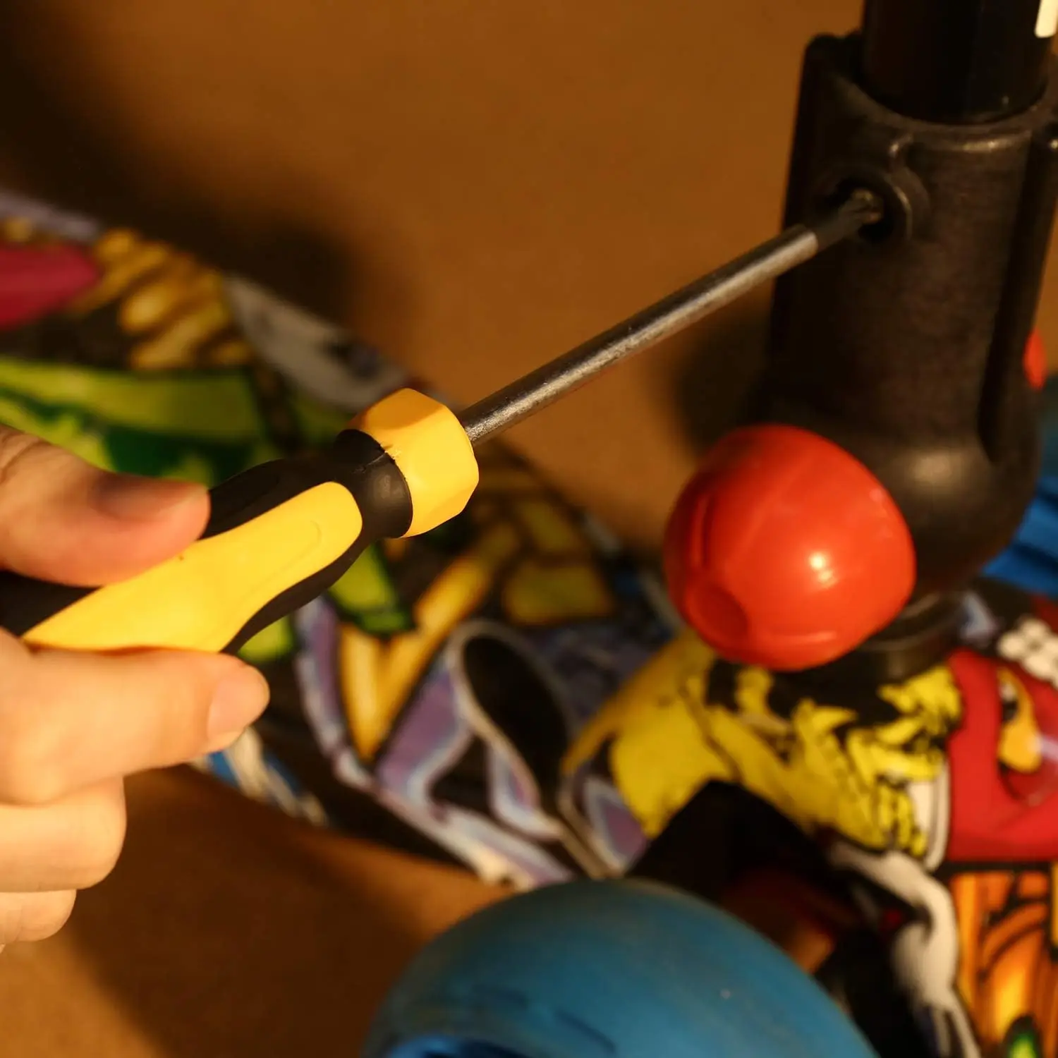 مجموعة أدوات إصلاح المنزل مكونة من 198 قطعة مع مجموعة مفاتيح وصندوق أدوات بلاستيكي لمشاريع DIY