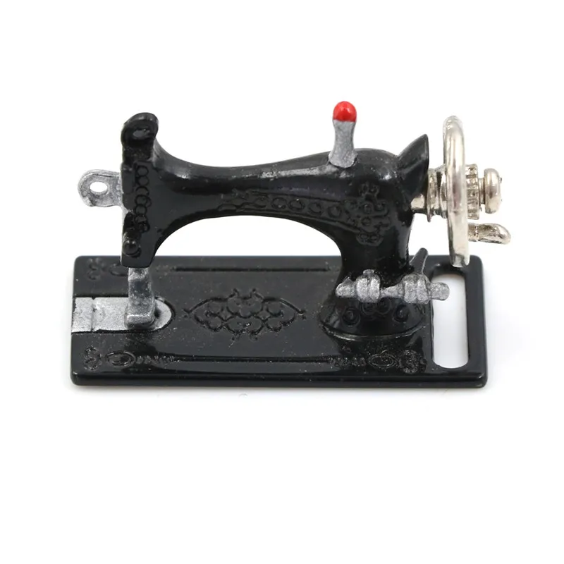 เครื่องเย็บผ้าจำลองโลหะ ขนาด 1:12 ความยาว 3.5 ซม. สำหรับตกแต่งบ้านตุ๊กตา