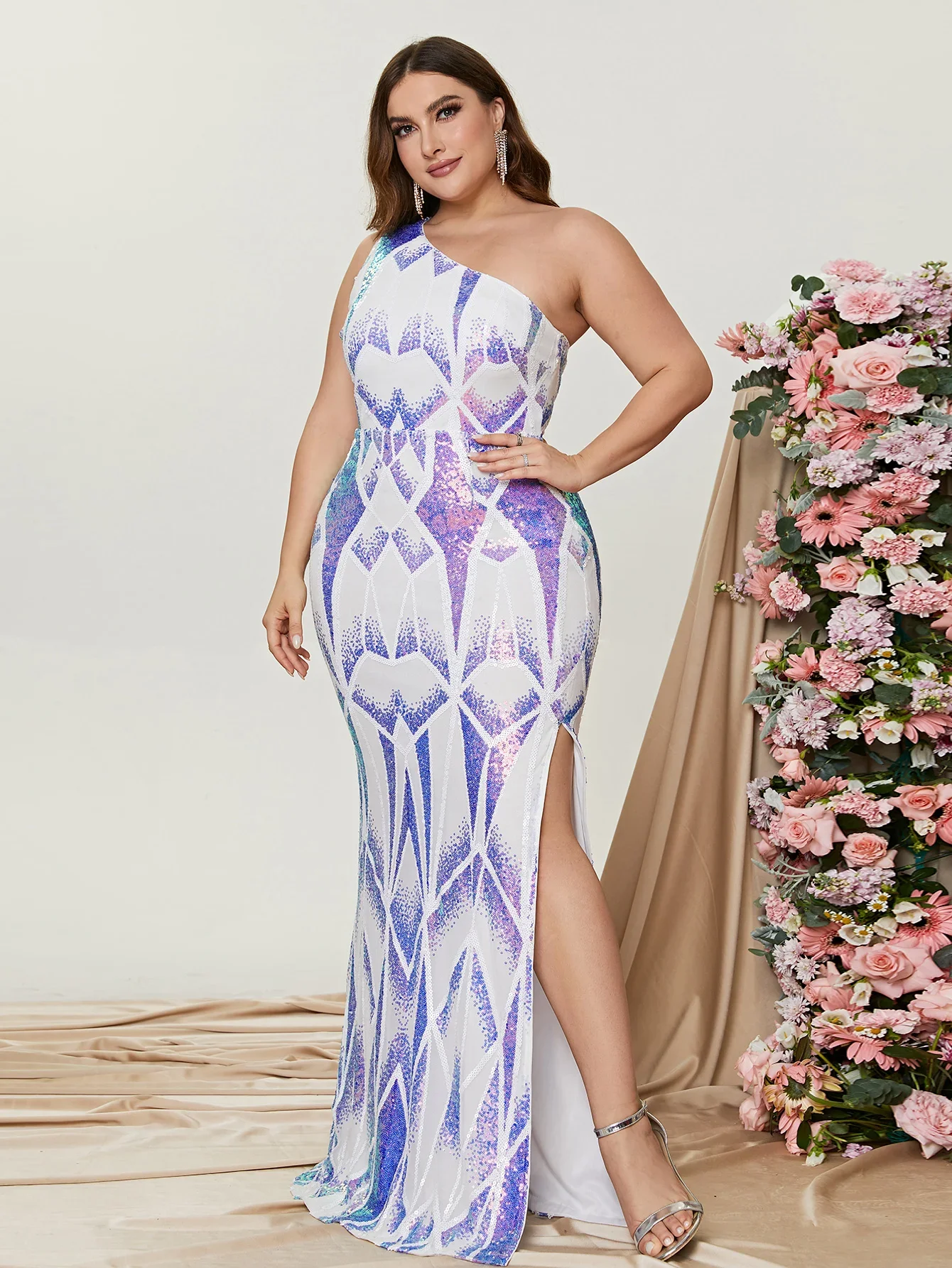 Vestidos de baile plus size com fenda sem mangas e um ombro