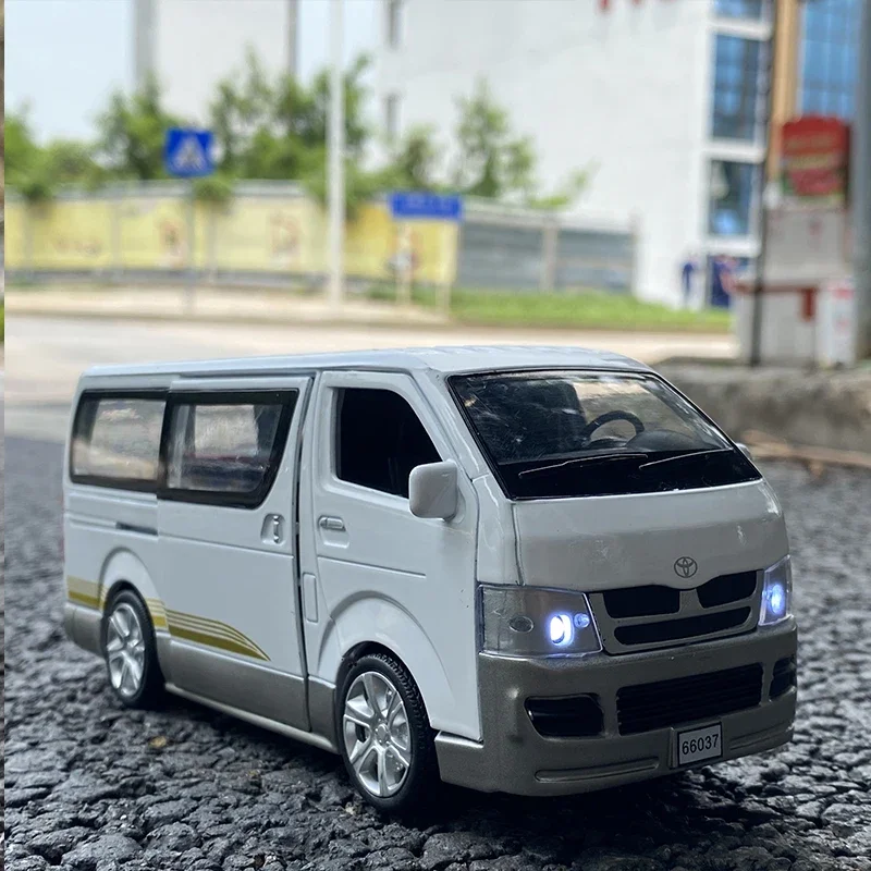 1:32 تويوتا هايس MPV سبيكة سيارة نموذج Diecasts لعبة معدنية المركبات نموذج سيارة محاكاة الصوت والضوء جمع هدية