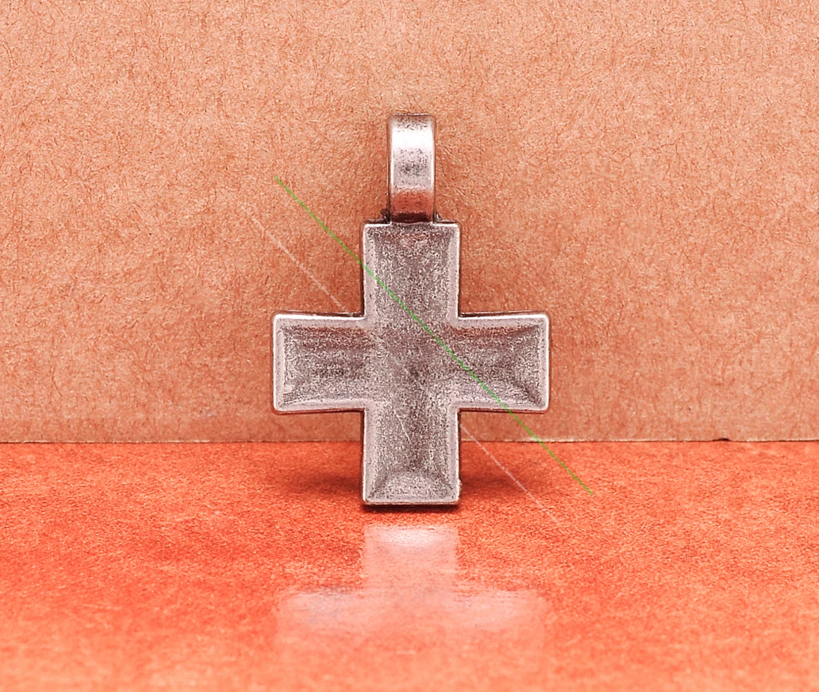 

20pcs Antique Silver Western Plain Cross Charm Pendant With Loop for Necklace Choker Pendant