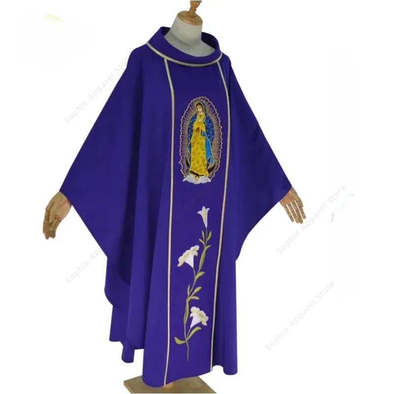 Chasuble Matki Bożej z Guadalupe, odzież liturgiczna, kostiumi ksiądzów, chrześcijańskie liturgiczne szaty duchownych, kościoły, katolicki strój kapłański.