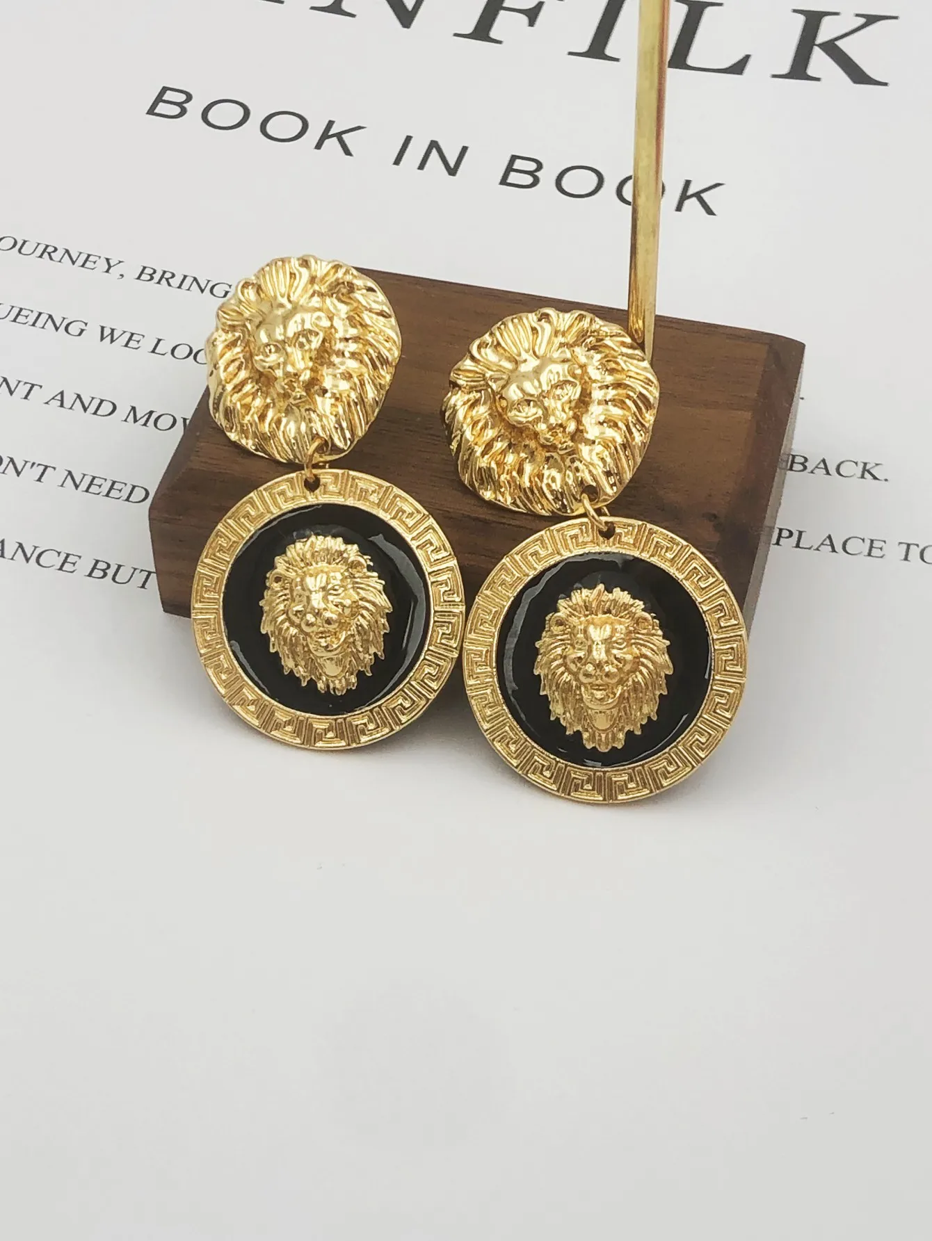 Exaggerated Texture Lion Head Earrings Fashion Simple Trend Drip Enamel Earrings For Women Jewelry