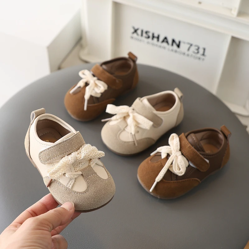 

Новые детские замшевые повседневные туфли 2026 года с бантом на шнуровке для девочек, модные прогулочные туфли без каблука для малышей, нескользящие детские нарядные туфли