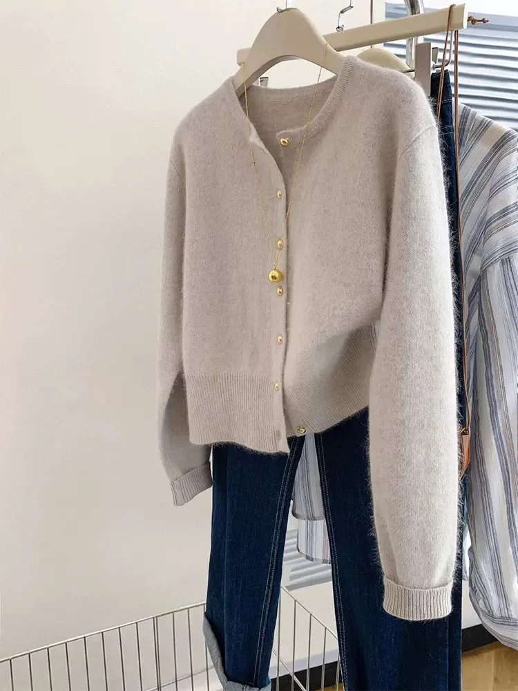 سترة نسائية عصرية جديدة للخريف والشتاء برقبة دائرية بلون سادة على الطراز الكوري سترة محبوكة مريحة بأزرار علوية -XZ273