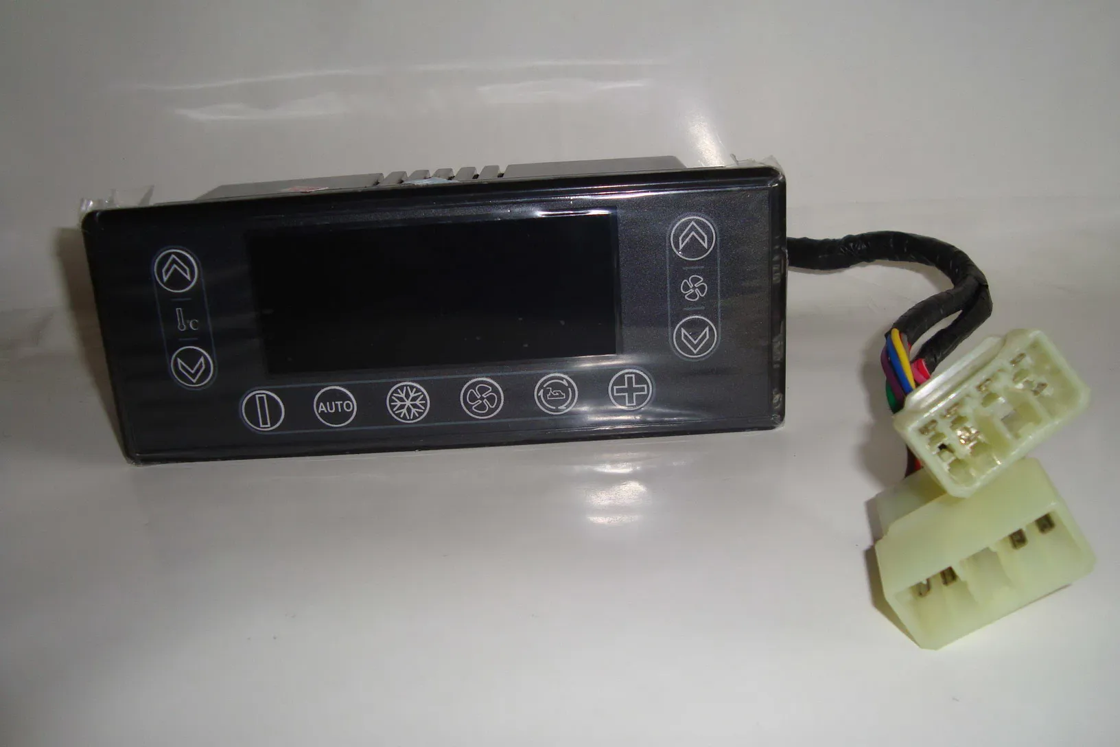 

Suitable for Yutong bus Kolin Yutong air conditioner panel manipulator switch control panel KFD28K-074E/074E1