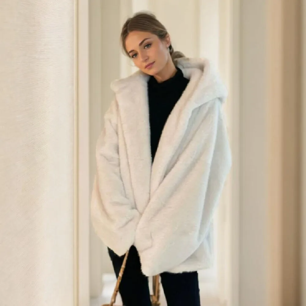 Winter Milky white Pockets Tie Bow Sashes Hooded Rabbit Faux Fur Coat CHILL Full sleeve Women Short Shaggy Oversized Outerwear