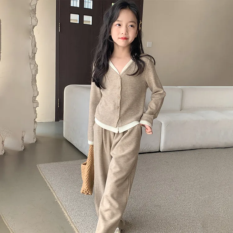 مجموعة سترة الفتيات 2025 الخريف جديد أعلى بنطال ذو قصة أرجل واسعة قطعتين مجموعة السراويل الطويلة طويلة الأكمام الاطفال ملابس الأولاد