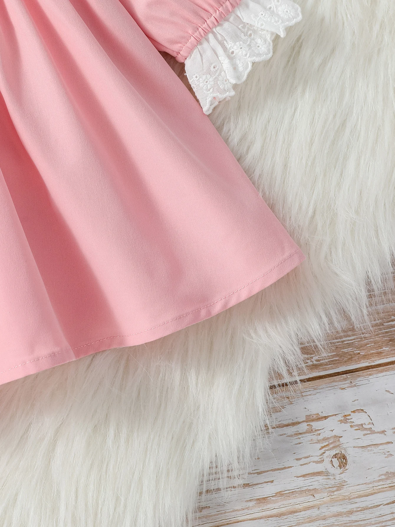 فساتين بناتي للأطفال لعام 2025 لخريف نمط جديد بأكمام طويلة وياقة الدمية مع فستان الأميرة من الدانتيل موضة ساخنة لـ 1-3 سنوات