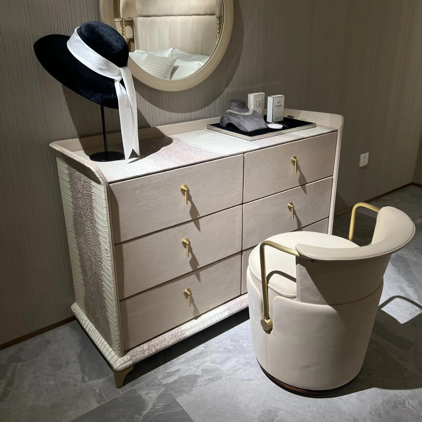 

* Italian Light Luxury Dressing Table Custom Made Six-Drawer Leather Storage Cabinet