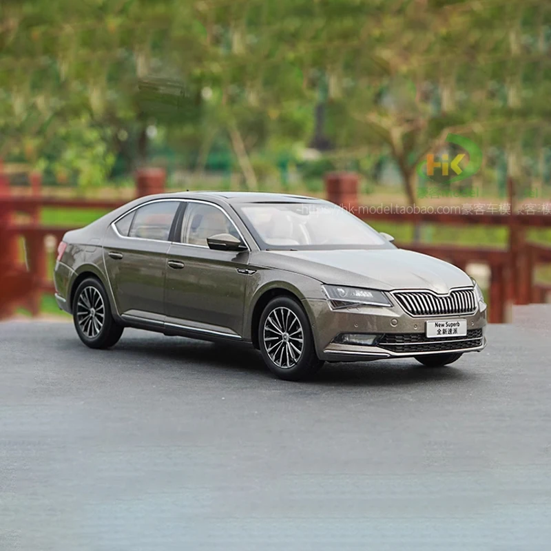 

Литая под давлением масштаб 1:18 SKODA SUPERB, модель автомобиля из сплава, готовый продукт, статическая модель, имитация коллекции игрушек, подарочный дисплей