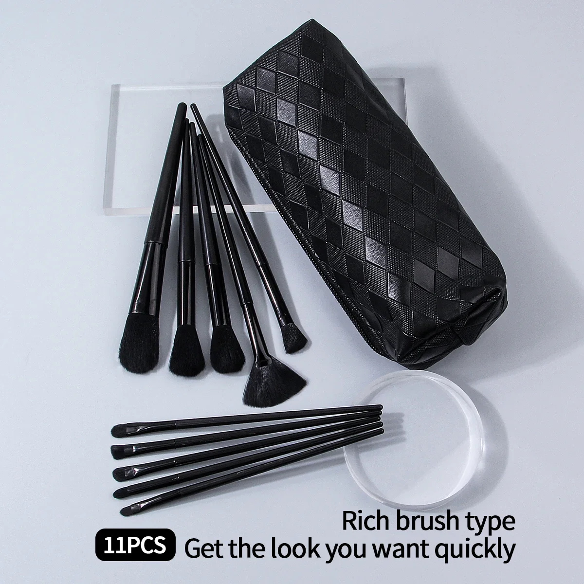 ชุดแปรงแต่งหน้ามืออาชีพ 11 ชิ้นประกอบด้วยแปรงแต่งหน้าสีดำ 10 อันและกระเป๋าเก็บแปรงแต่งหน้าแบบพกพา 1 อัน