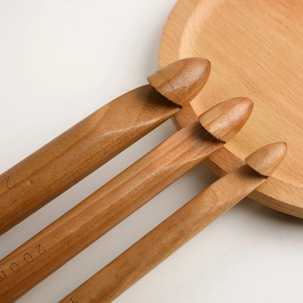 Gancho de ganchillo de madera para costura, agujas de tejer para el hogar, herramienta de tejido de hilo, 15/20/25mm