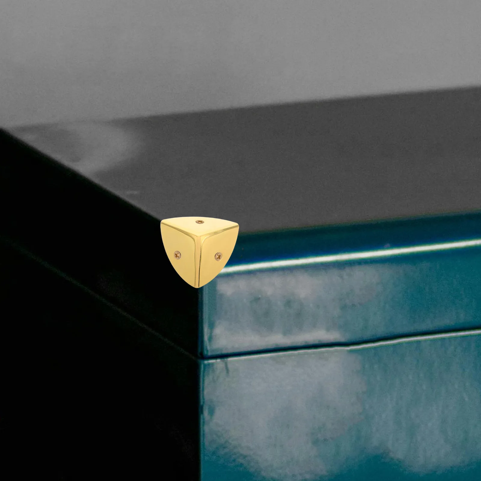 

8Pcs Metal Corner Guards 90 Degree Edge Protectors for Wooden Box Case Furniture Transport Protection Stair Corner Guards