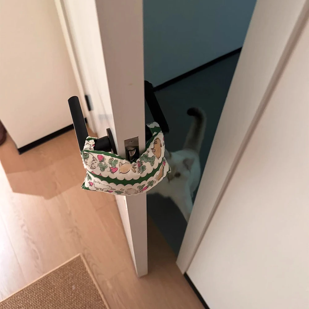 

Korean Style Cute Pets Leave Door Gaps For Dogs Cats Freely Enter and Exit Anti Pinch Door Holder Pet Accessories