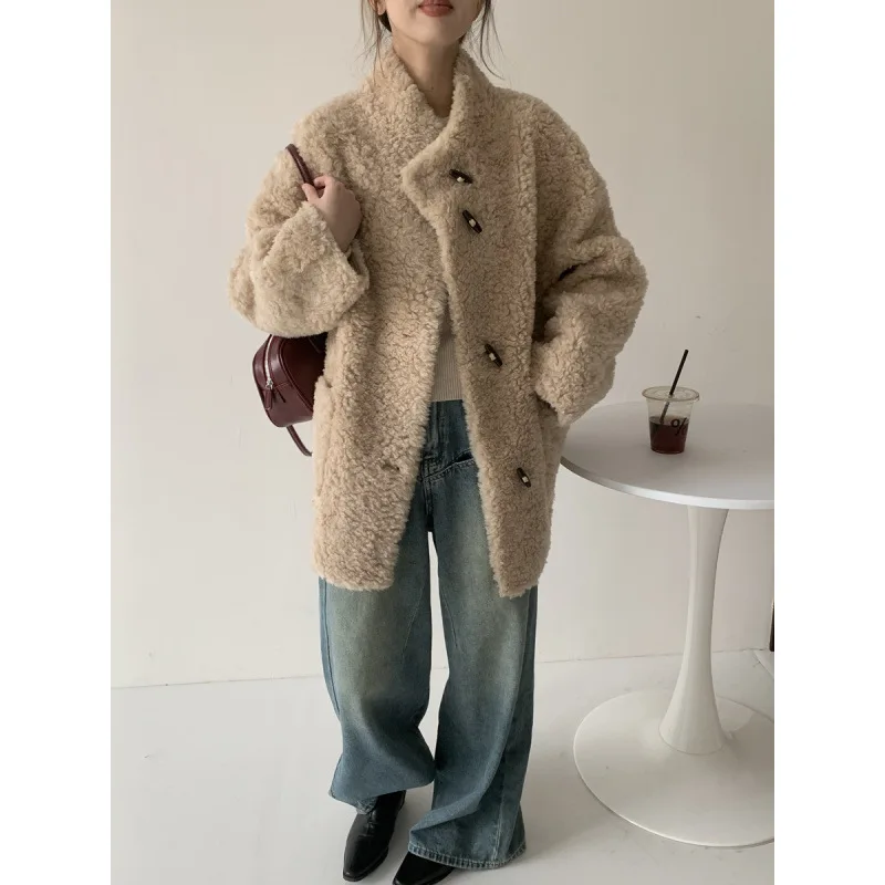 100 lambhair lazy style cow horn buckle 2025 winter new fur integrated fur coat for women  medium to long style