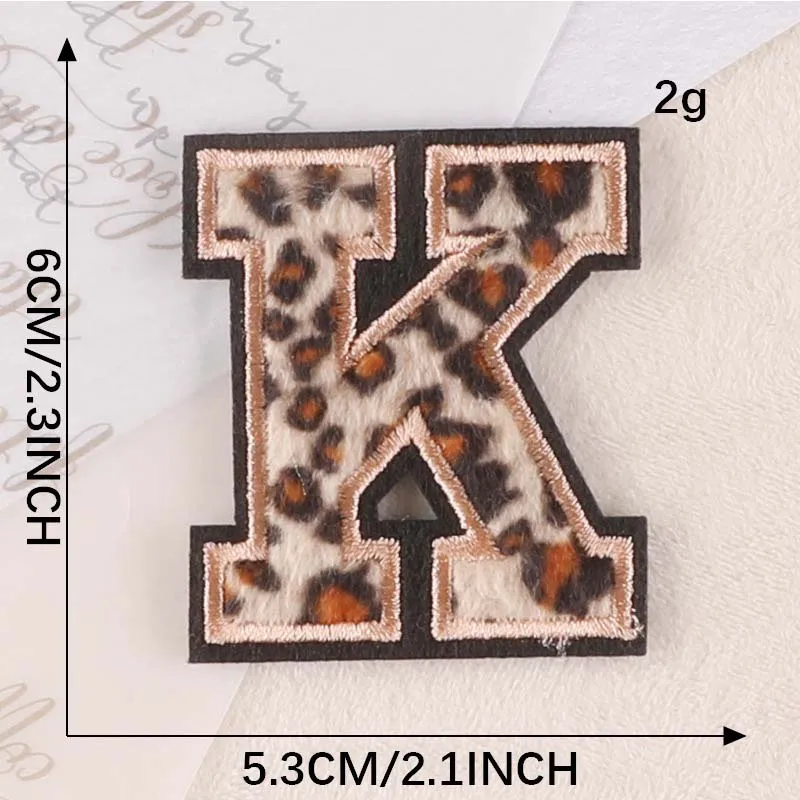 A~Z Englische Alphabet-Buchstaben-Abzeichen-Aufnäher, Leopardenmuster, Applikation, Stickerei, Aufkleber zum Aufbügeln für Kleidung, DIY-Namenskleidungsstück