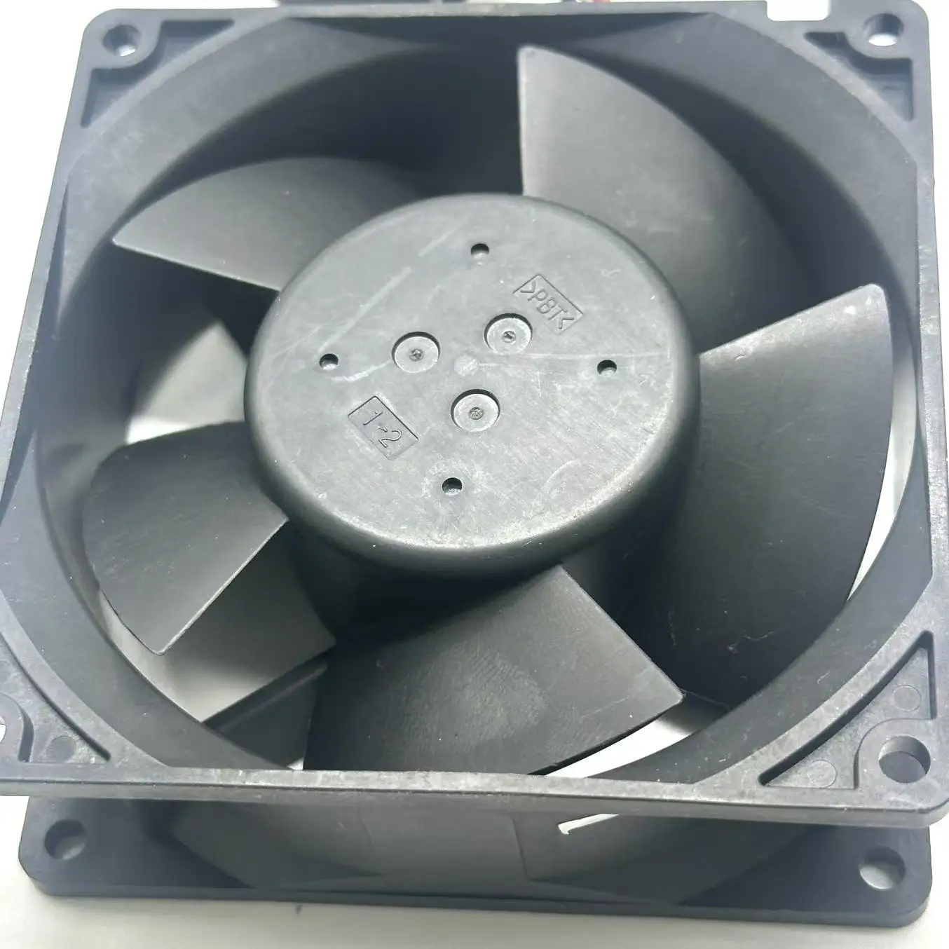 

CROWN AGE12025B24MF DC 24 В 0,31 А 120x120x25 мм 2-проводной охлаждающий вентилятор для сервера