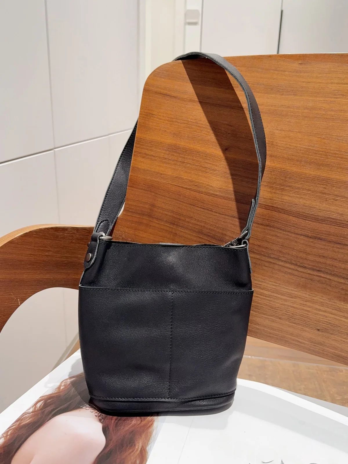 

Новая кожаная сумка-мешок в стиле ретро, женская повседневная сумка через плечо, пригородная сумка небольшого размера, сумка для мамы, мягкая сумка из воловьей кожи