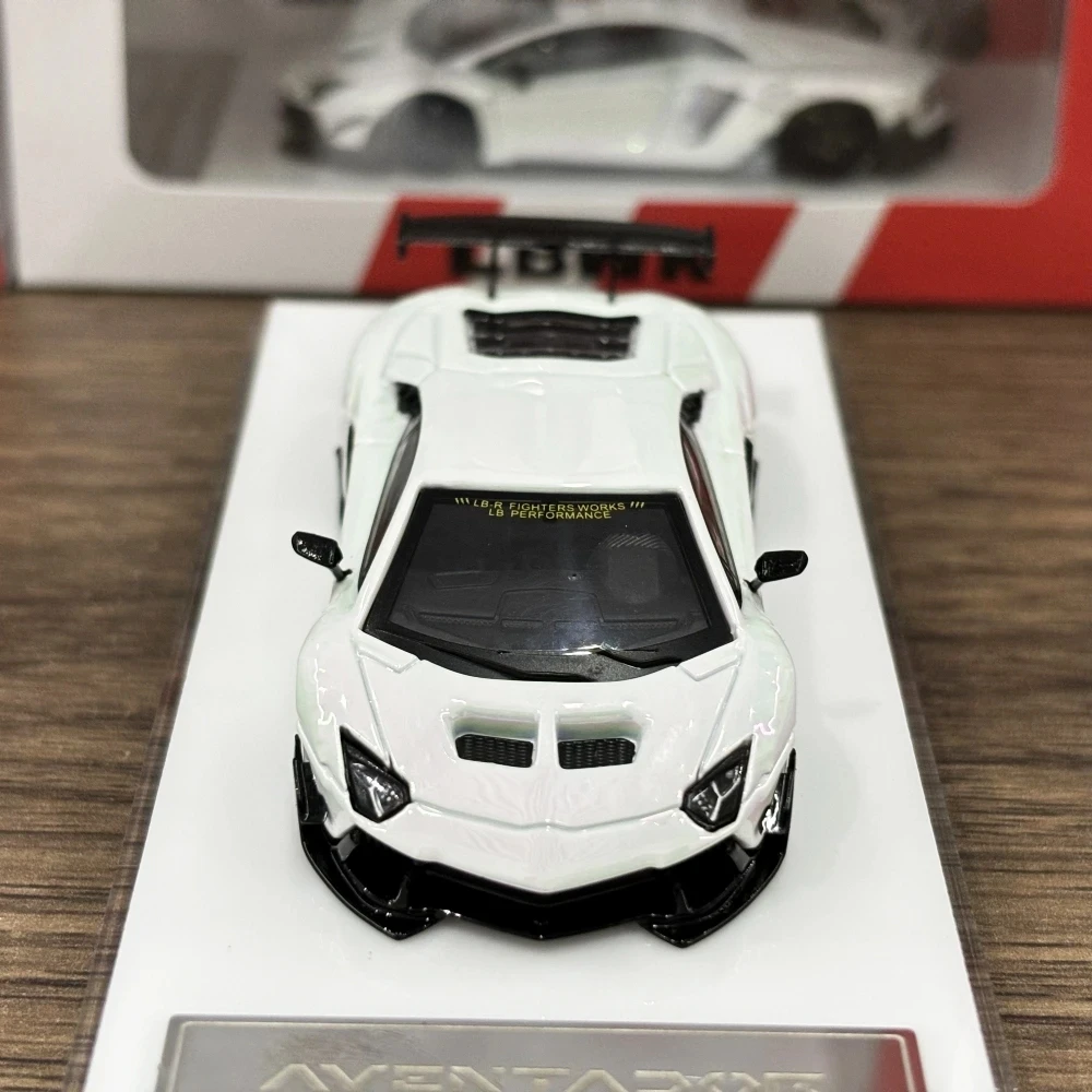 

Ready stocks Star Model 1:64 LBWK Aventador LP700-4 Dicolor Collection Gift Scale Model Car