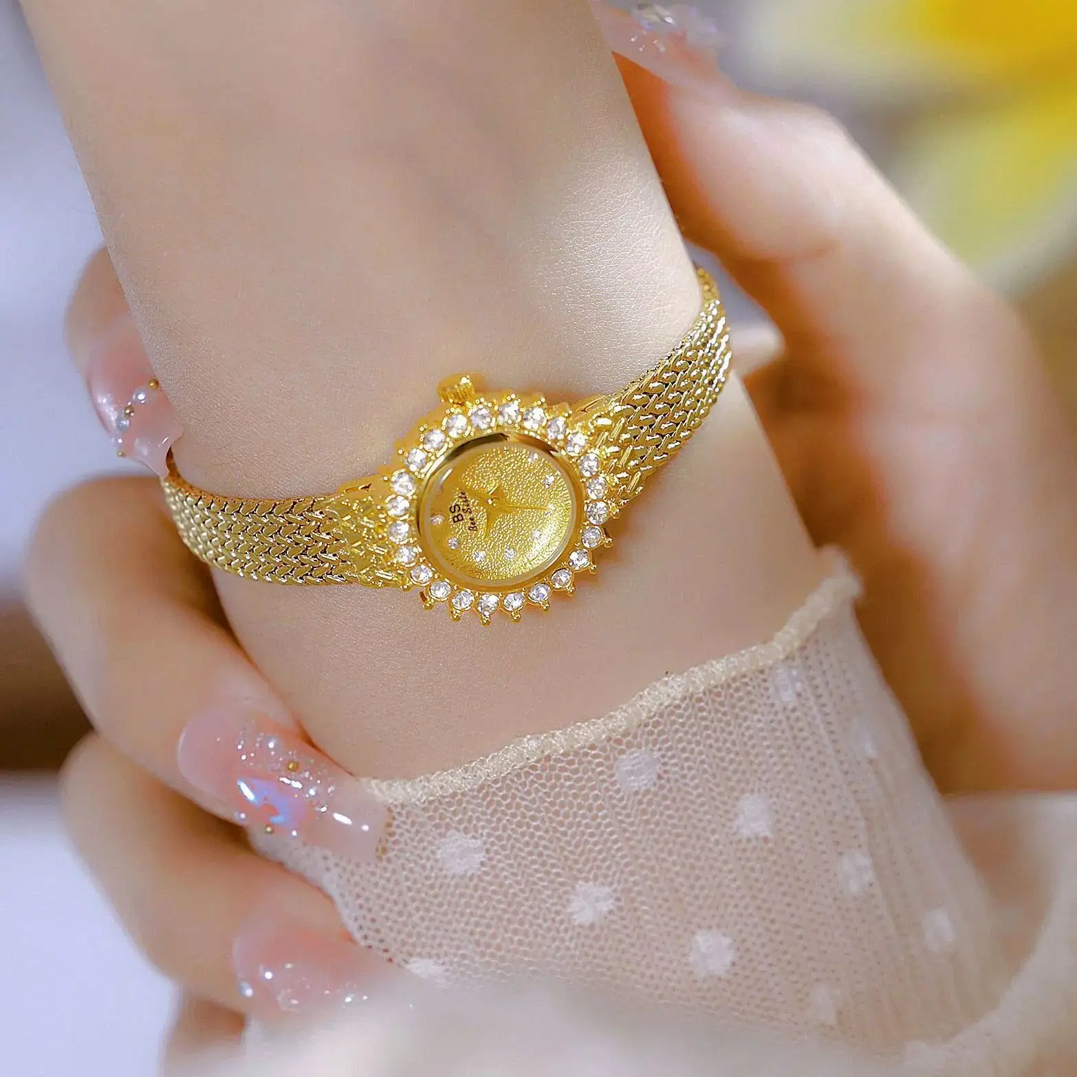 럭셔리 숙녀 시계 우아한 해바라기 다이아몬드 다이얼 방수 손목 시계 고품질 여성 브랜드 골드 시계 메쉬 벨트